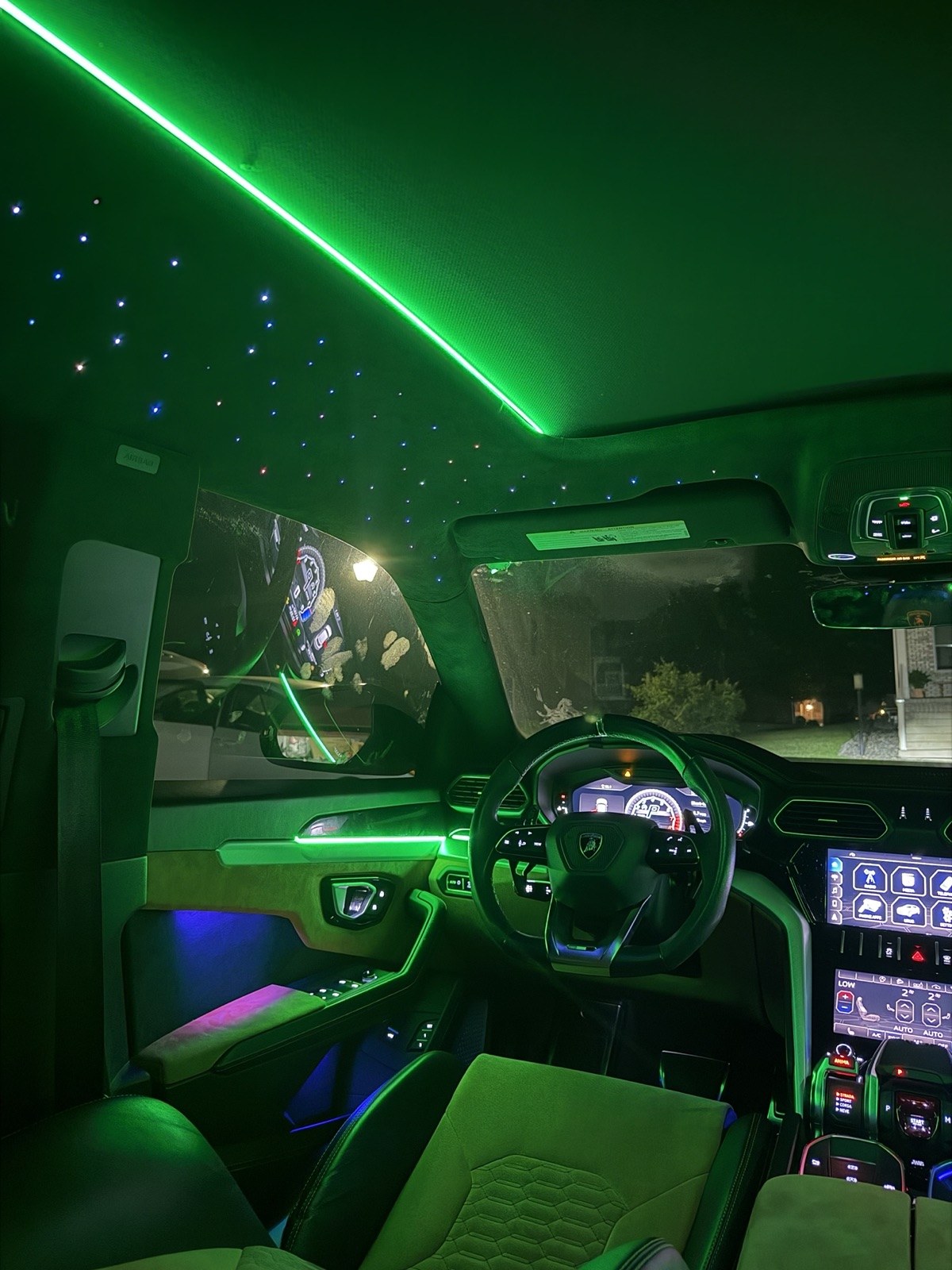 Lamborghini Urus green ambient and starlight headliner